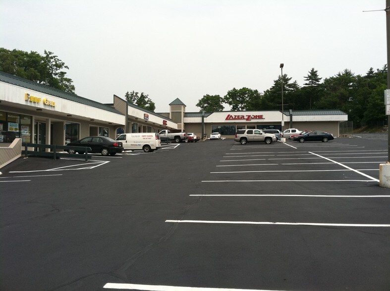 More Photos Of 416 Boston Post Rd E, Marlborough Storefront For Lease