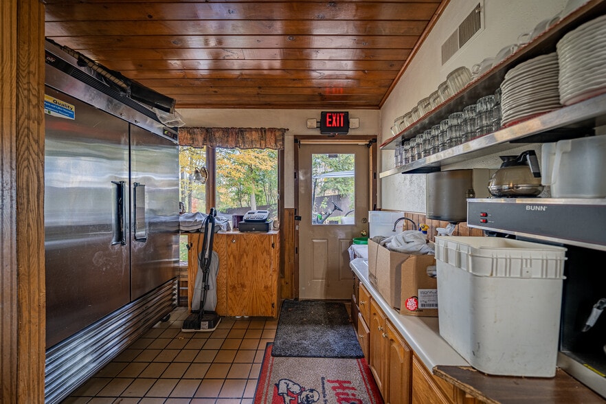 More Photos Of N10120 Parkway Rd, Crivitz Hotel For Sale