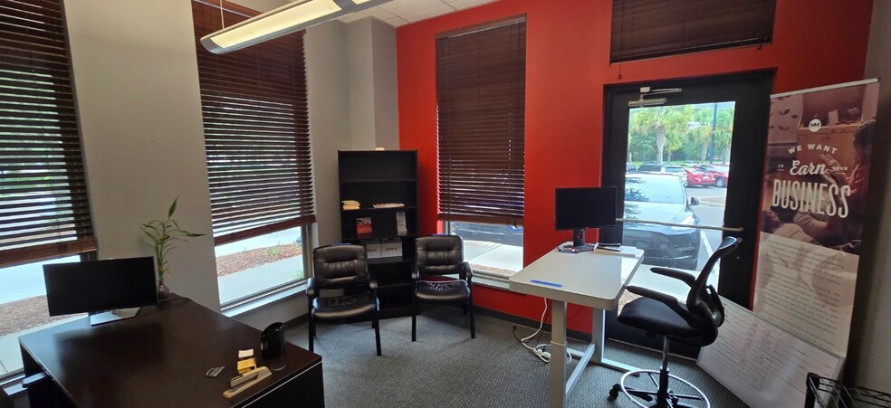 More Photos Of 126 Seven Farms Dr, Daniel Island Office For Sale