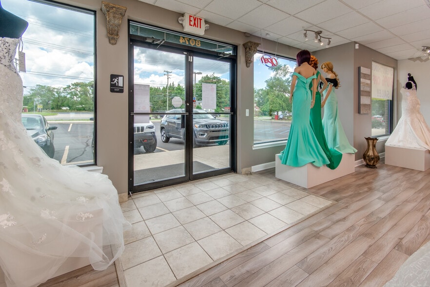 More Photos Of 8070-8078 21 Mile Rd, Shelby Township Office For Lease