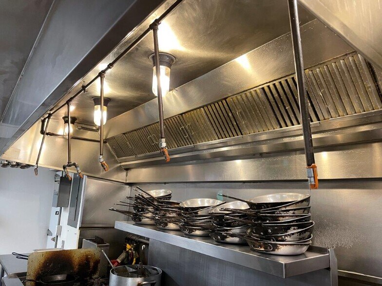 More Photos Of 834 Federal Rd, Brookfield General Retail For Lease