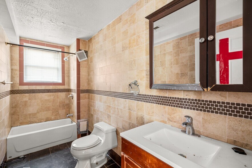 More Photos Of 2800 Huntingdon Ave, Baltimore Storefront Retail Residential For Lease