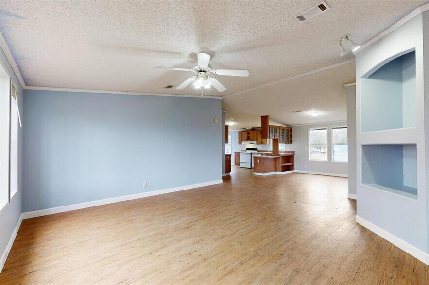 More Photos Of 262 Highway 290 E, Elgin Specialty For Sale