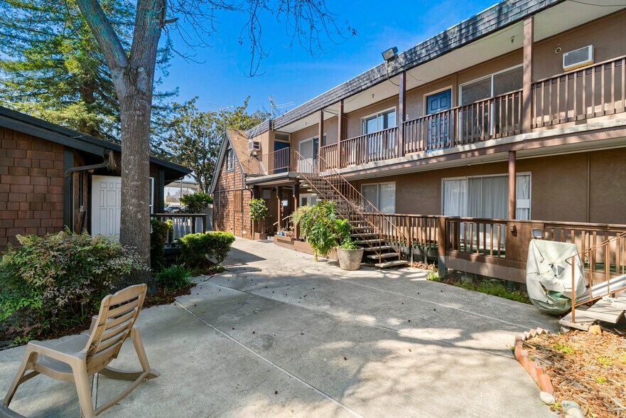 More Photos Of 22427 Montgomery St, Hayward Congregate Senior Housing For Sale