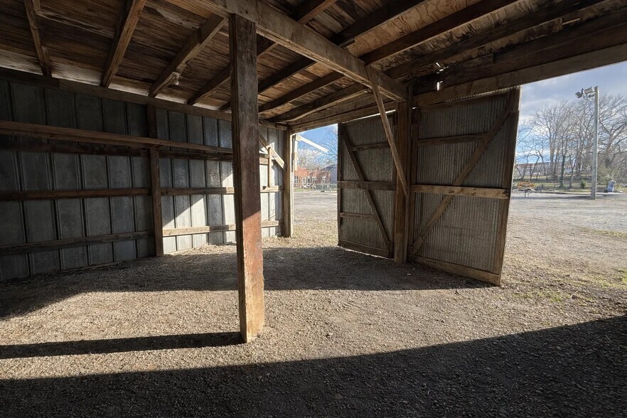 More Photos Of 373 N Cumberland St, Jackson Contractor Storage Yard For Sale