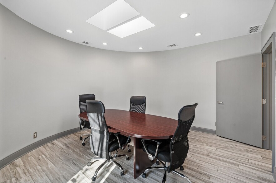 More Photos Of 4920-4934 Lincoln Dr, Edina Office For Sale