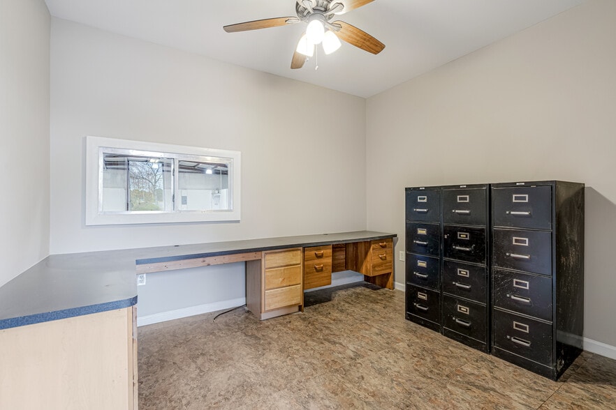 More Photos Of 6383 Summer Gale Dr, Memphis Warehouse For Lease