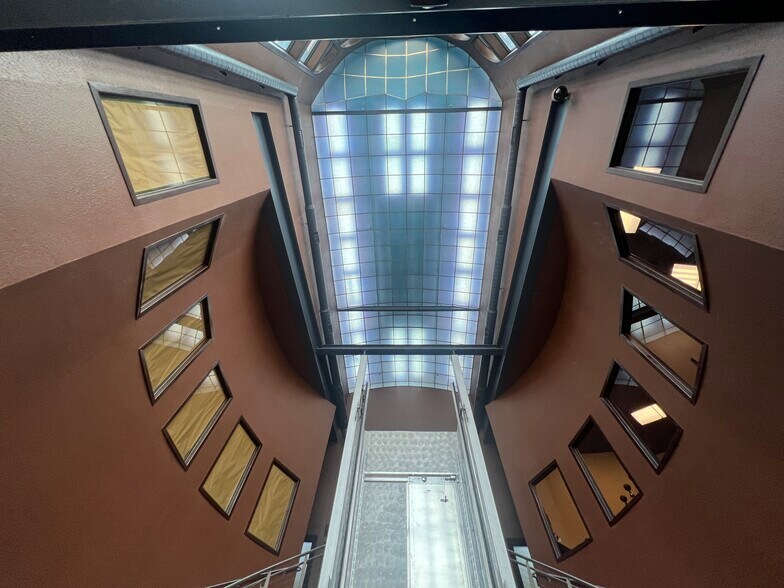 More Photos Of 812 Burlington Dr, Bismarck Office For Lease