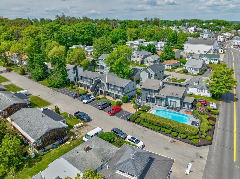 More Photos Of 136 W Grand Ave, Old Orchard Beach Hotel For Sale