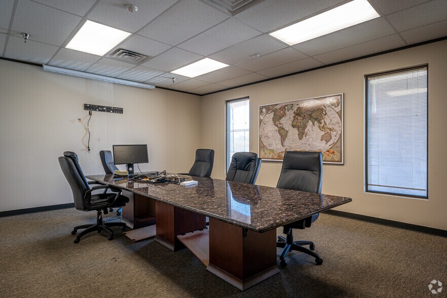 More Photos Of 9450 W Wingfoot Rd, Houston Manufacturing For Lease