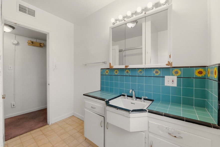 More Photos Of 24954 Cypress Ave, Hayward Multifamily For Sale