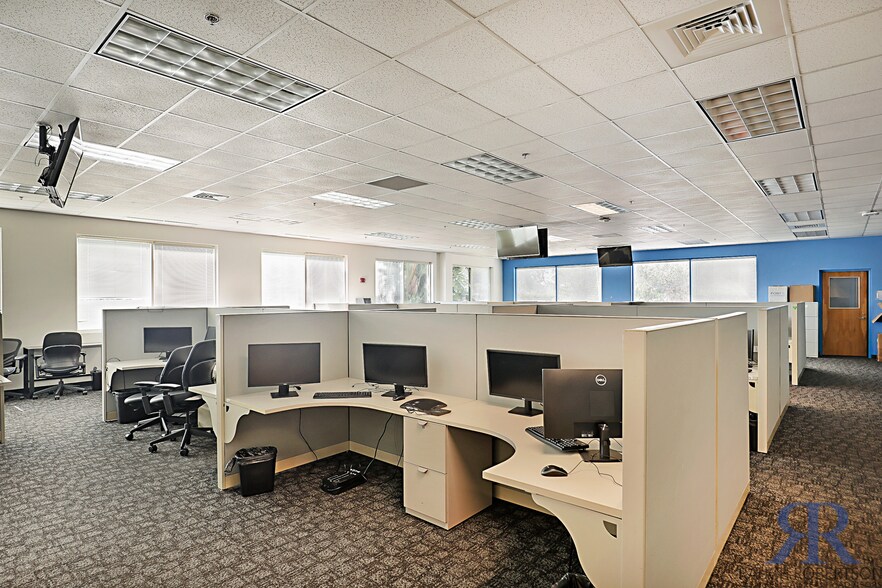 More Photos Of 300 NW Peacock Blvd, Port Saint Lucie Office For Sale