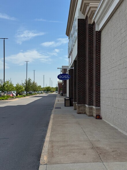 More Photos Of 50700-50870 Gratiot Ave, Chesterfield Unknown For Lease