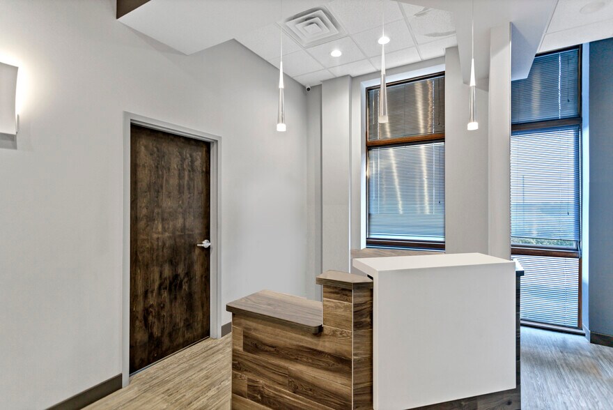 More Photos Of 1000 Randall Rd, Geneva Medical For Lease
