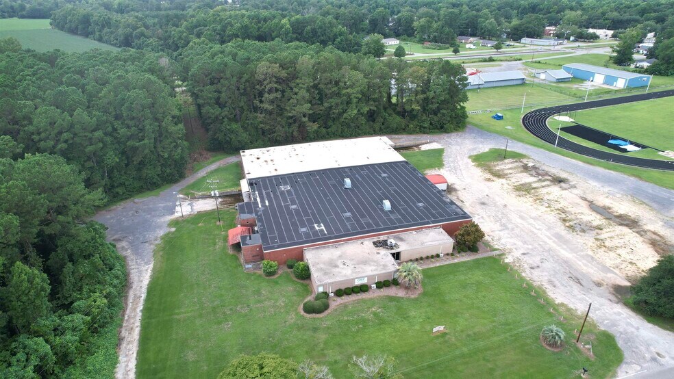 More Photos Of 235 S Hampton Ave, Johnsonville Warehouse For Sale