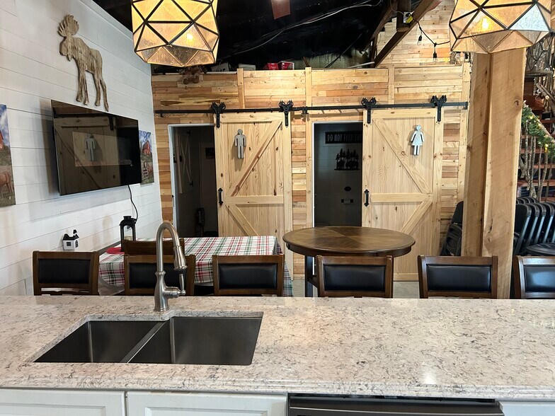 More Photos Of 2288 Rochester rd, Beaver Dam Specialty For Lease
