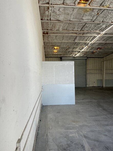 More Photos Of 3906 Arnold Ave, Naples Warehouse For Lease