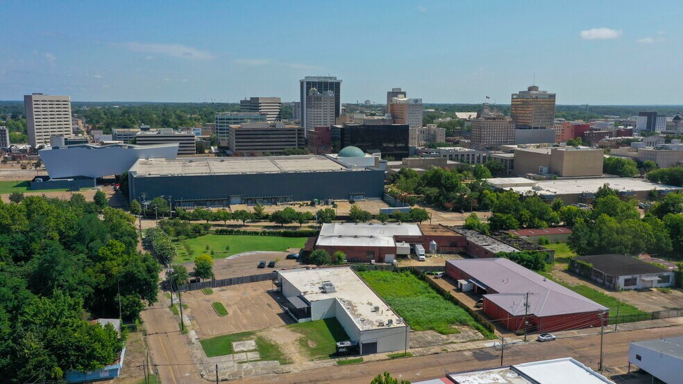 More Photos Of 110 E South St, Jackson Bar For Sale