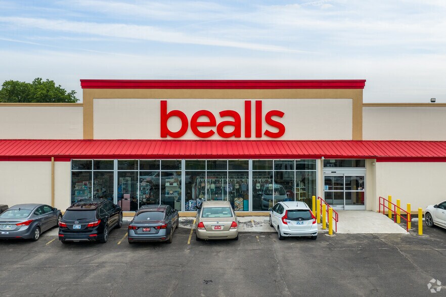 More Photos Of 1000 W Gentry Ave, Checotah General Retail For Sale