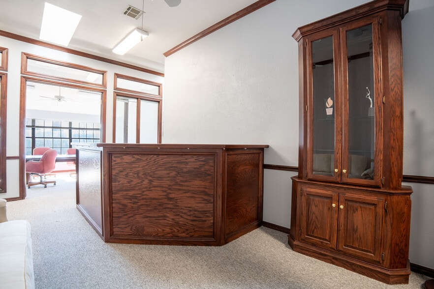 More Photos Of 1900 E 15th St, Edmond Office For Sale
