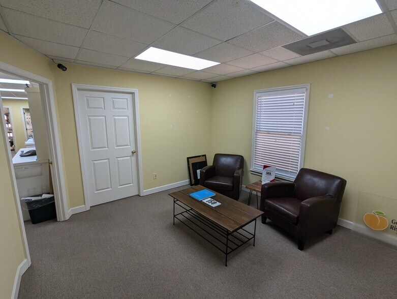 More Photos Of 2440 Sandy Plains Rd, Marietta Office For Sale