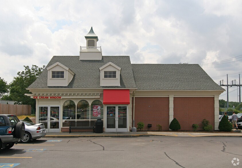 More Photos Of 1151 Fall River Ave, Seekonk Restaurant For Lease