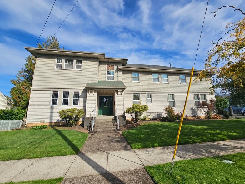 More Photos Of 945 Columbia St NE, Salem Office For Sale