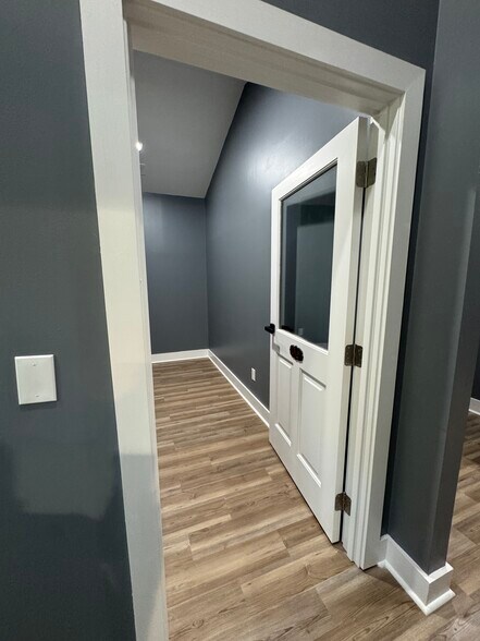 More Photos Of 301-304 Macy Dr, Roswell Medical For Lease