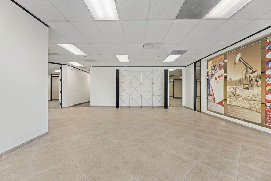 More Photos Of 12920 Senlac Dr, Farmers Branch Research And Development For Lease