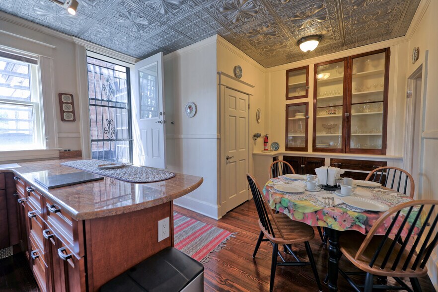 More Photos Of 511 Warren St, Hudson Storefront Retail Residential For Sale