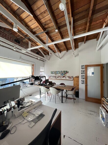 More Photos Of 210-226 Main St, Venice Storefront Retail Office For Lease