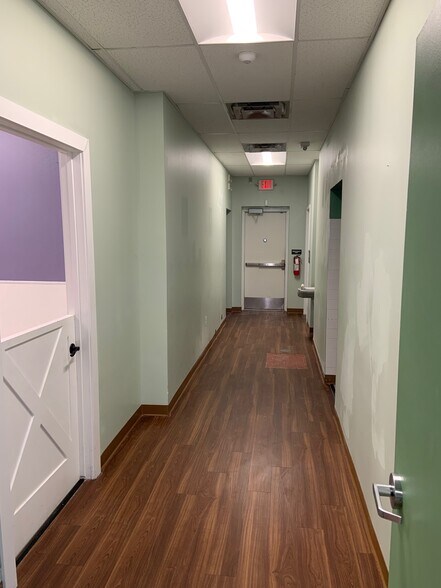 More Photos Of 9228 Highland Rd, White Lake Restaurant For Lease