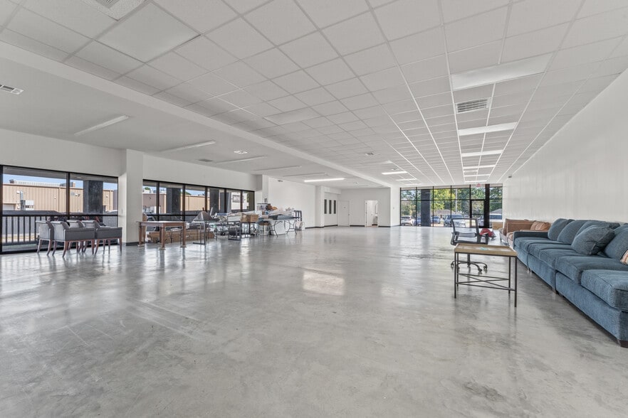 More Photos Of 8482 Perkins Rd, Baton Rouge General Retail For Lease