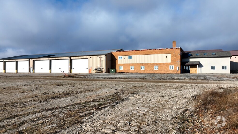 Primary Photo Of 2717 W North St, Edelstein Warehouse For Sale