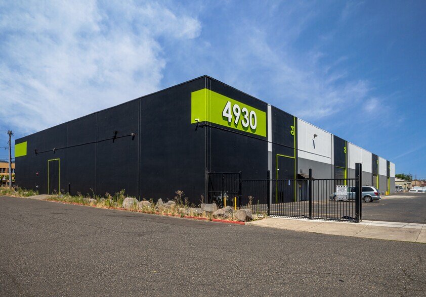 More Photos Of 4920 SE 26th Ave, Portland Industrial For Sale