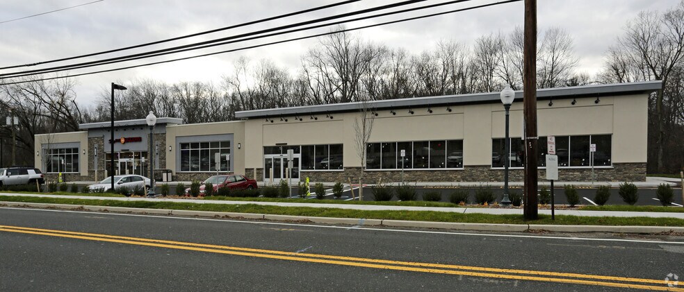 More Photos Of 371 Broadway, Hillsdale Freestanding For Lease