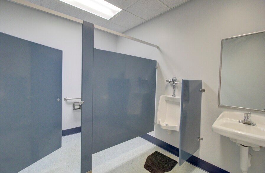 More Photos Of 366 N Portland Way, Galion Medical For Lease