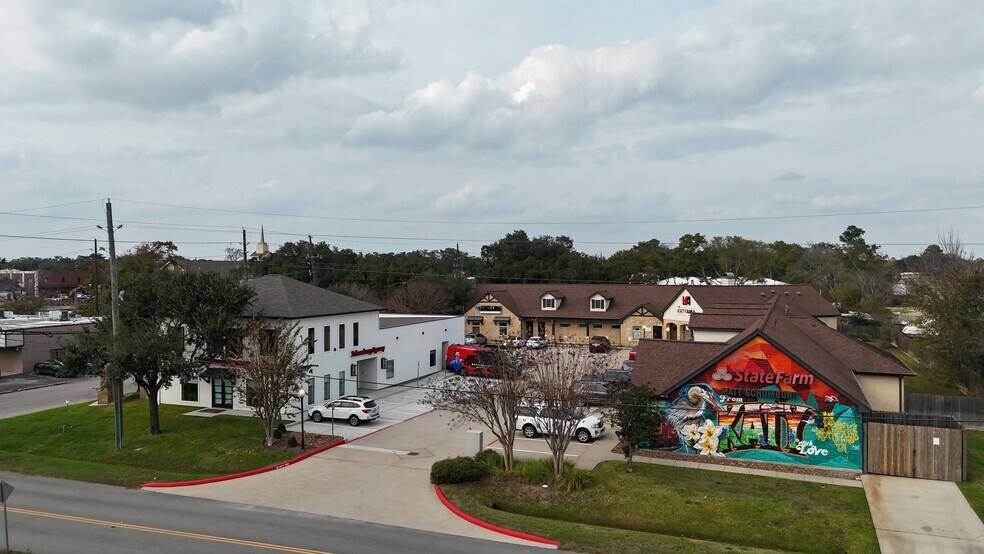 More Photos Of 814 East Ave, Katy Office For Sale