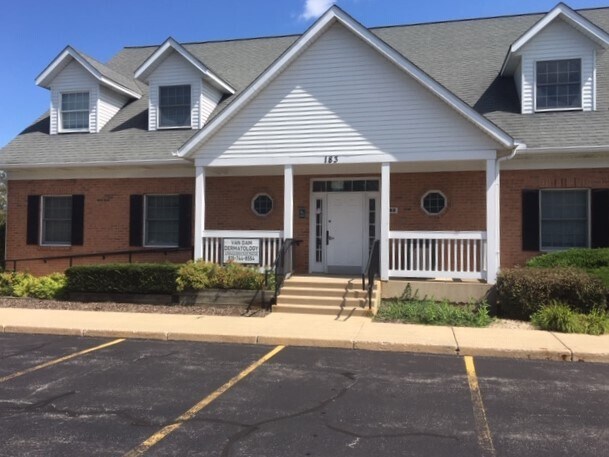 More Photos Of 183 Heritage Dr, Crystal Lake Medical For Sale