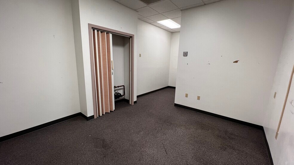 More Photos Of 2100 Ferry St, Easton Medical For Lease