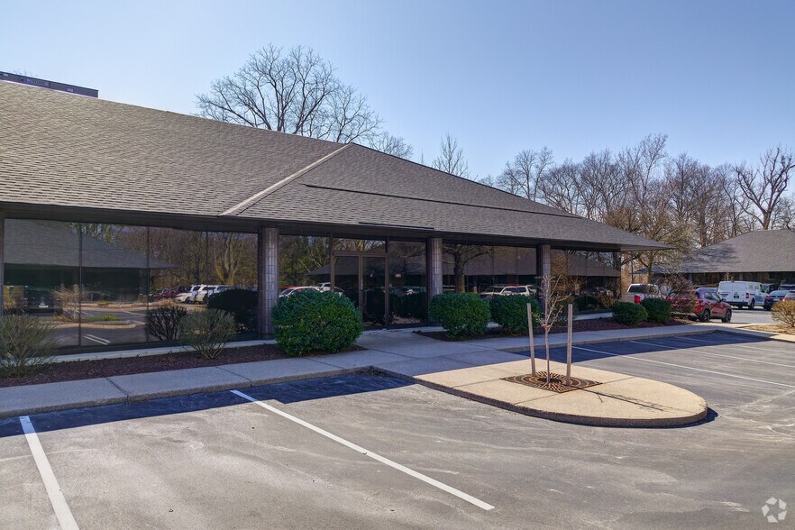 More Photos Of 170 Linden Oaks Dr, Rochester Office For Sale