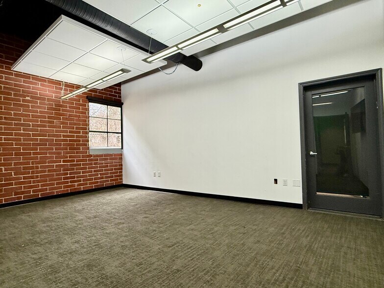 More Photos Of 1095 Zonolite Rd NE, Atlanta Loft Creative Space For Lease