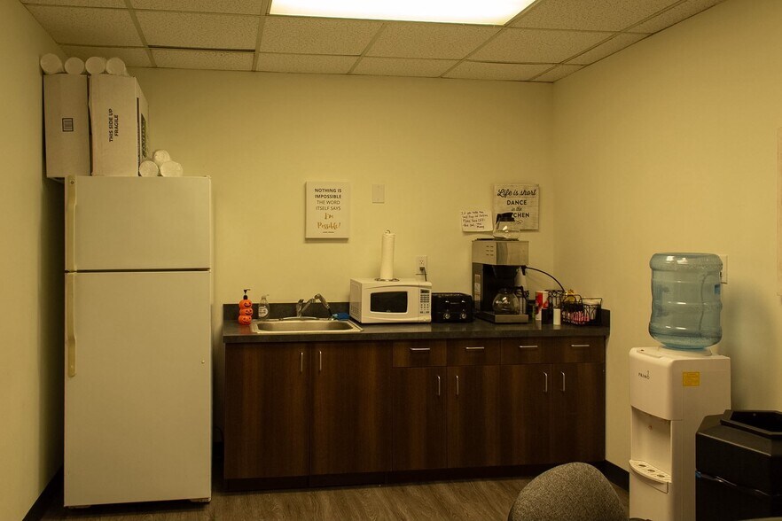 More Photos Of 12425 28th St N, Saint Petersburg Office For Lease