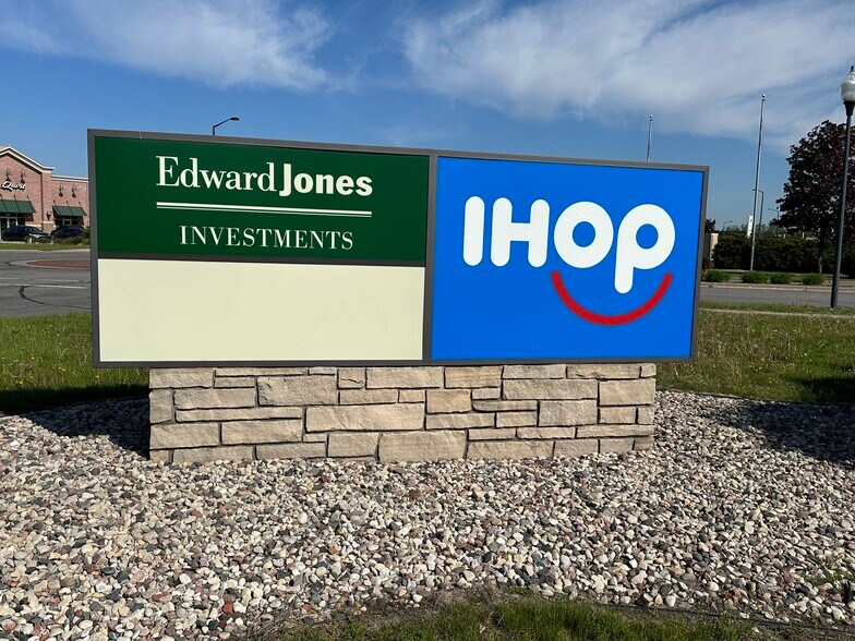 More Photos Of 3025-3027 Village Park Dr, Plover Storefront Retail Office For Lease