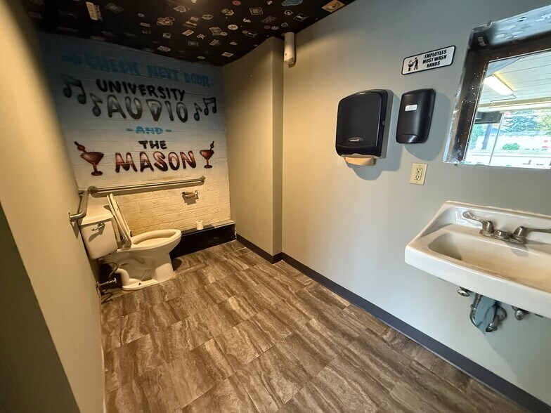 More Photos Of 406 S Park St, Madison Storefront For Lease