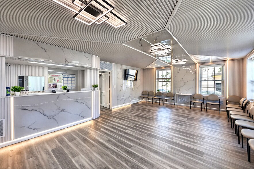 More Photos Of 155 W Merrick Rd, Freeport Medical For Lease
