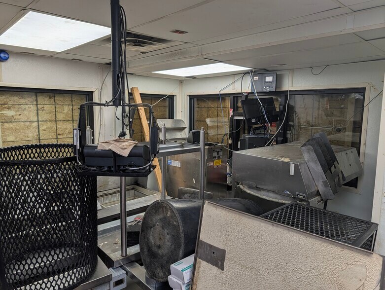 More Photos Of 200 Floyd Thompson Blvd, Hampton Fast Food For Lease