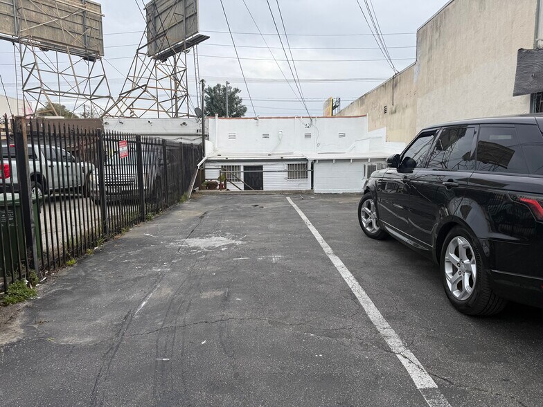 More Photos Of 2521-2523 S Robertson Blvd, Los Angeles Storefront For Lease