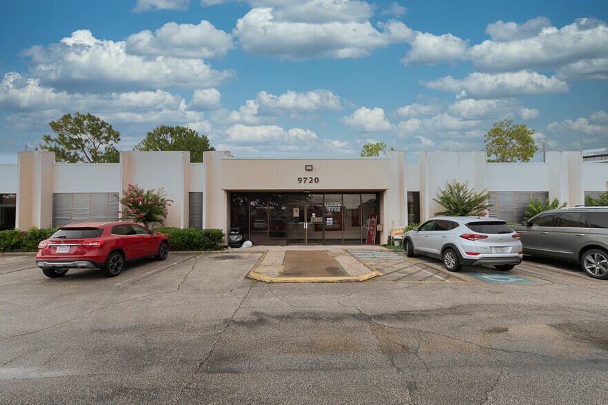 Primary Photo Of 9720 Town Park, Houston Office For Sale