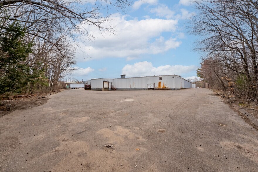 More Photos Of 755 New Ludlow Rd, South Hadley Warehouse For Lease